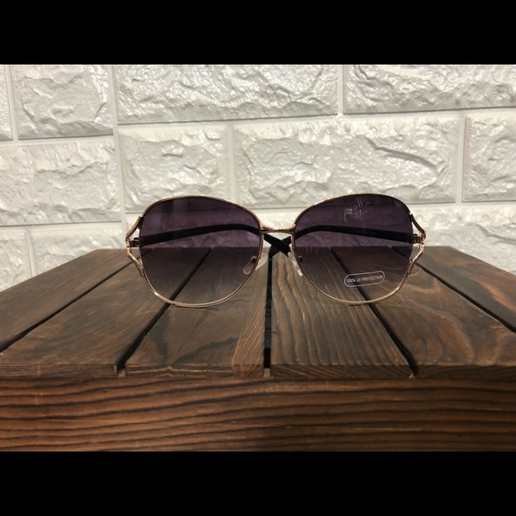 Accessories - Oversized Sunglasses with black ear pieces